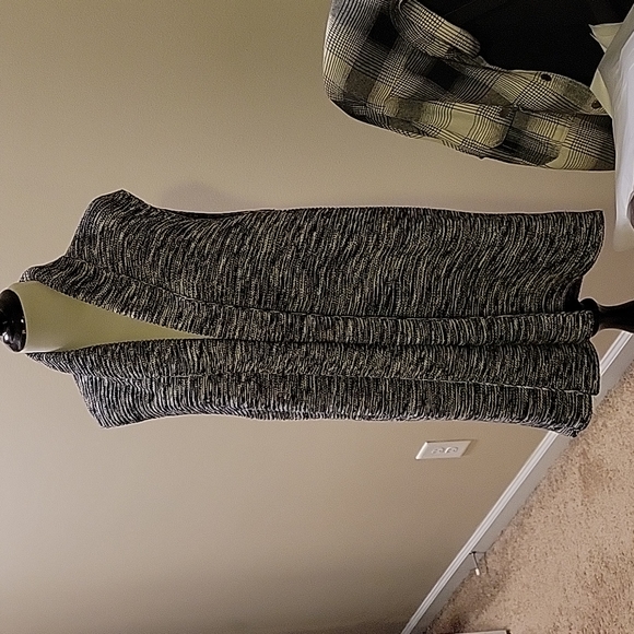 Gap sleeveless open cardigan- marked black and white - Picture 1 of 7